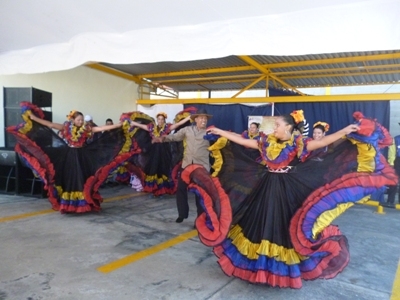 Actividades recreativas y culturales presentacin Danzas Mariara 20-11 2015.